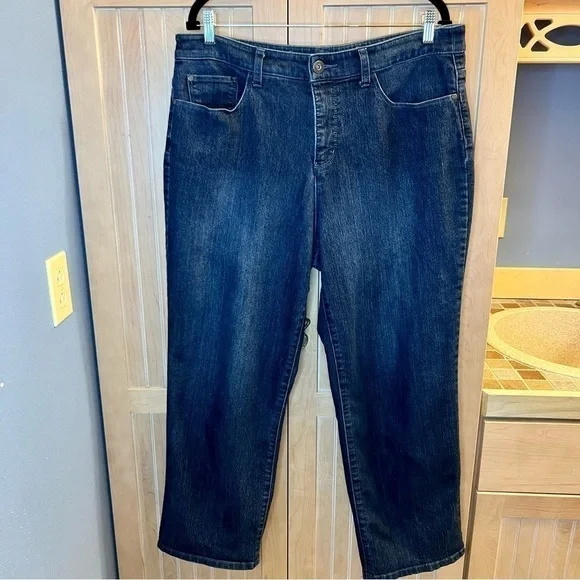 Christopher & Banks Classic Fit Straight Leg Jeans Size 16 Petite - Picture 1 of 16